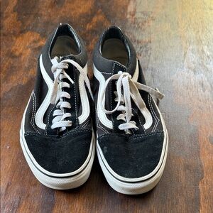 Vans women’s Black and White Sneakers